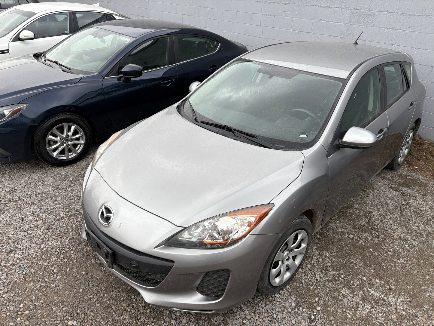 2012 Mazda Mazda3 GX -5spd. Loaded 173,KM -Warranty!