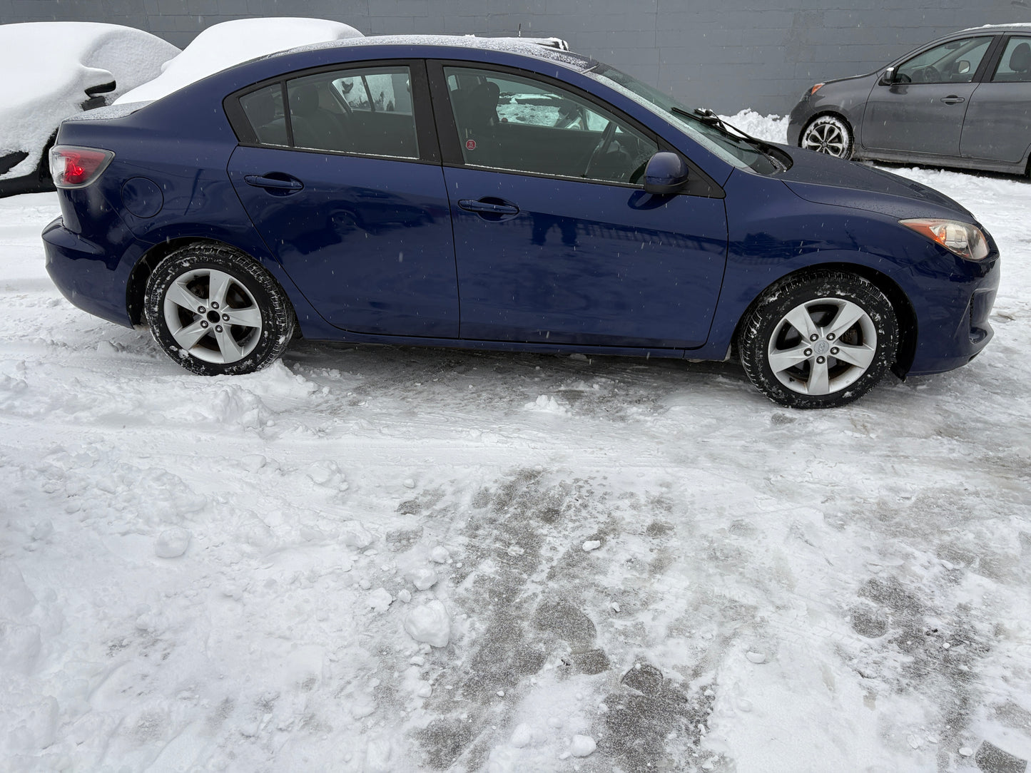 2012 Mazda Mazda3 GX -Manual Loaded 175,KM -Warranty!