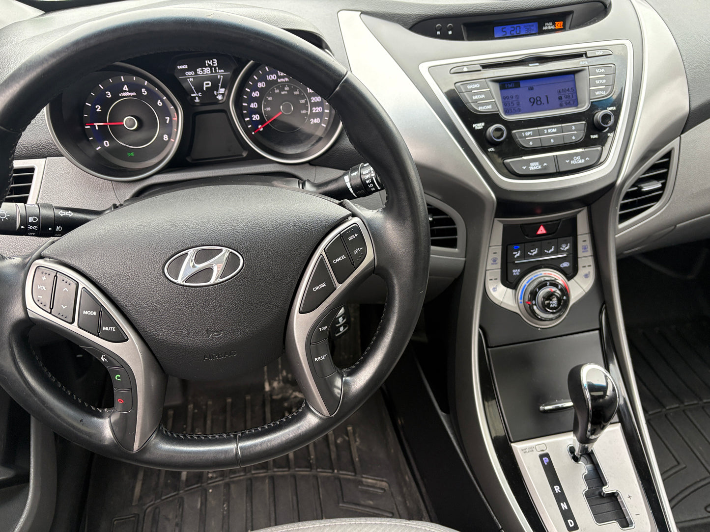 2013 Hyundai Elantra GLS -Auto Sunroof Loaded 163,KM!